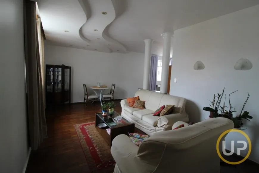 Foto 1 de Apartamento com 4 Quartos à venda, 120m² em Santo Antônio, Belo Horizonte