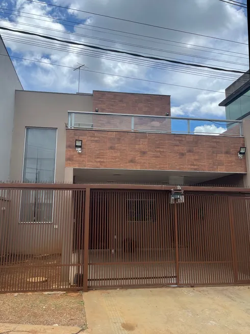 Foto 1 de Sobrado com 4 Quartos à venda, 181m² em Guara II, Brasília