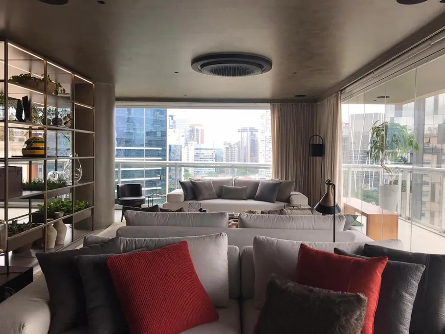 Foto 1 de Apartamento com 3 Quartos à venda, 322m² em Itaim Bibi, São Paulo
