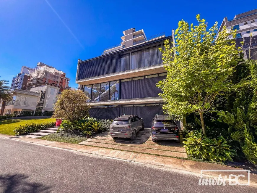 Foto 1 de Casa de Condomínio com 4 Quartos à venda, 648m² em Balneário Santa Clara , Itajaí