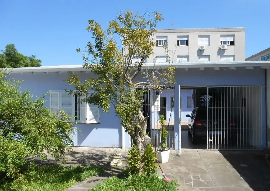 Foto 1 de Casa com 2 Quartos à venda, 349m² em Vila Ipiranga, Porto Alegre