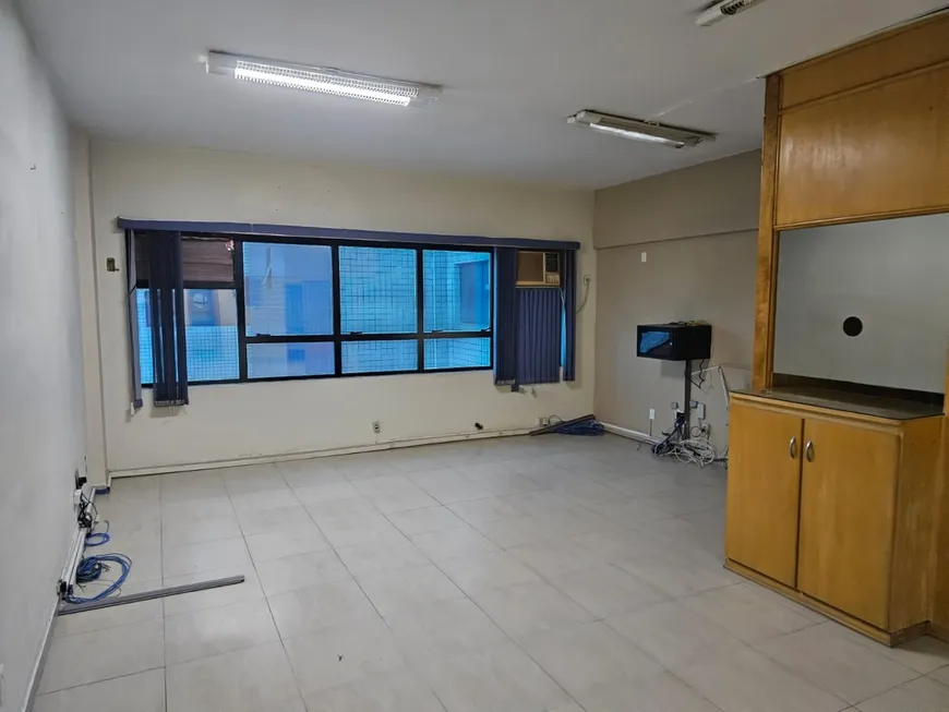 Foto 1 de Sala Comercial com 1 Quarto para venda ou aluguel, 90m² em Centro, Santos