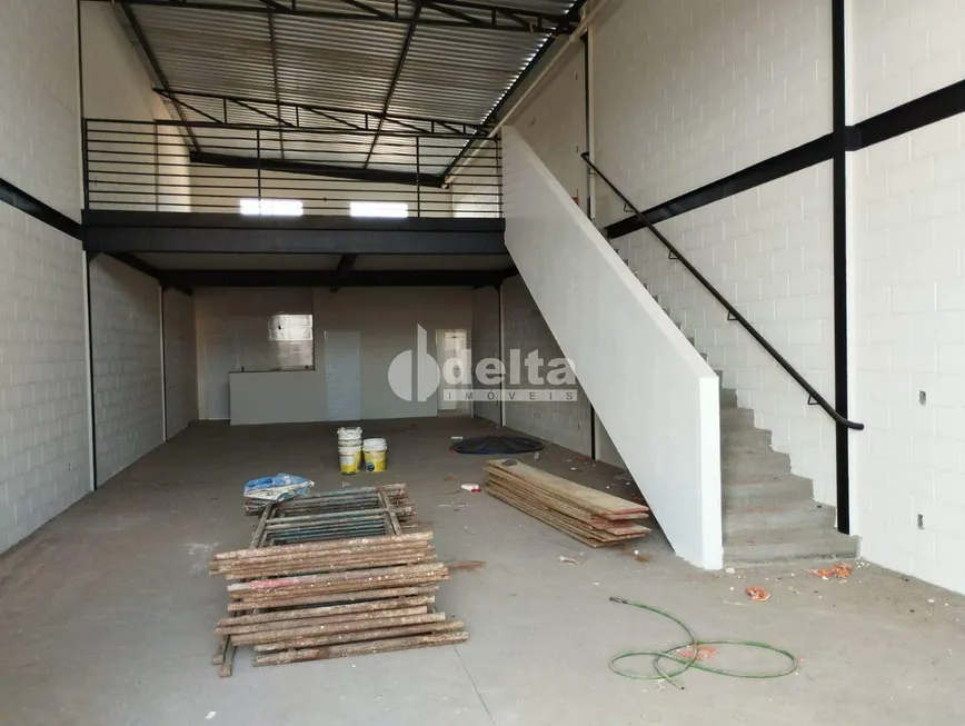 Foto 1 de Galpão/Depósito/Armazém para alugar, 210m² em Residencial Pequis, Uberlândia
