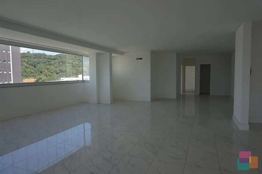 Foto 1 de Apartamento com 3 Quartos à venda, 214m² em Atiradores, Joinville