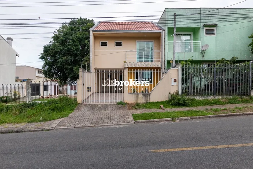 Foto 1 de Sobrado com 3 Quartos à venda, 128m² em Uberaba, Curitiba