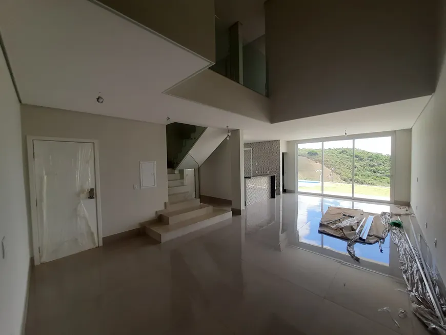 Foto 1 de Casa de Condomínio com 5 Quartos à venda, 300m² em São Pedro, Juiz de Fora