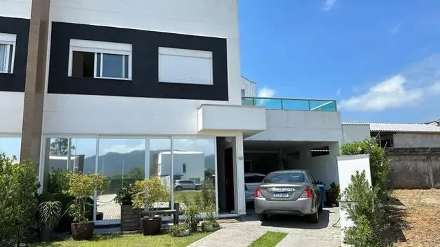 Foto 1 de Casa de Condomínio com 3 Quartos à venda, 220m² em São Judas Tadeu, Balneário Camboriú