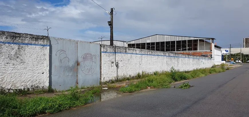 Foto 1 de Lote/Terreno à venda, 2700m² em Edson Queiroz, Fortaleza