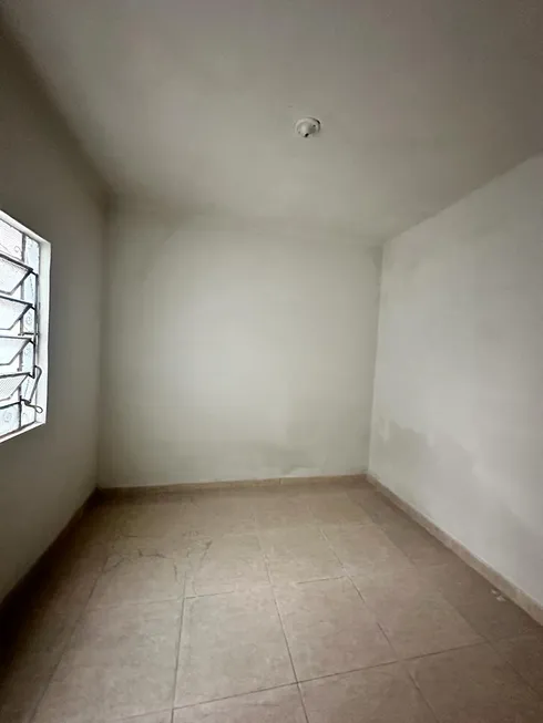 Foto 1 de Casa com 1 Quarto para alugar, 60m² em São Miguel, São Gonçalo