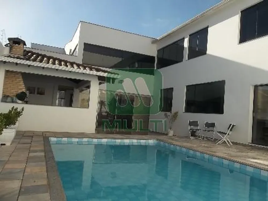 Foto 1 de Casa com 4 Quartos à venda, 540m² em Tibery, Uberlândia