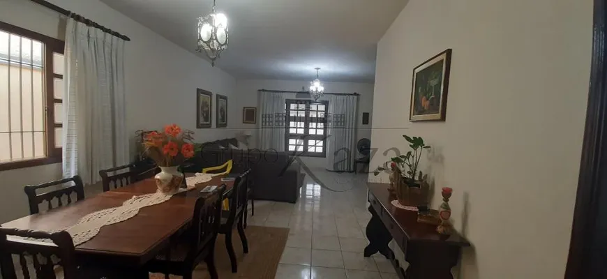 Foto 1 de Casa com 3 Quartos à venda, 211m² em Parque Brasil, Jacareí