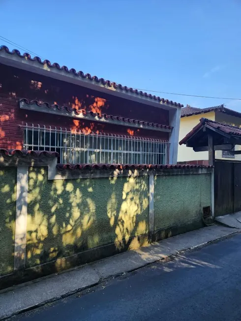 Foto 1 de Casa com 3 Quartos à venda, 350m² em Mosela, Petrópolis