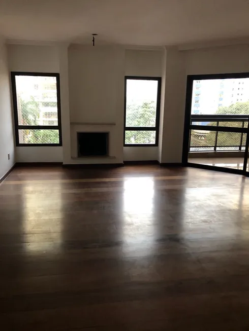 Foto 1 de Apartamento com 3 Quartos para alugar, 157m² em Moema, São Paulo