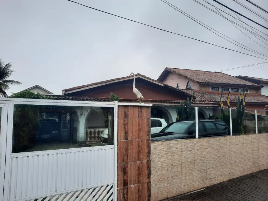 Foto 1 de Casa com 3 Quartos à venda, 150m² em Belmira Novaes, Peruíbe