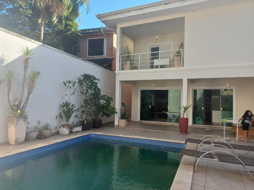 Foto 1 de Casa de Condomínio com 4 Quartos à venda, 320m² em Granja Viana, Cotia