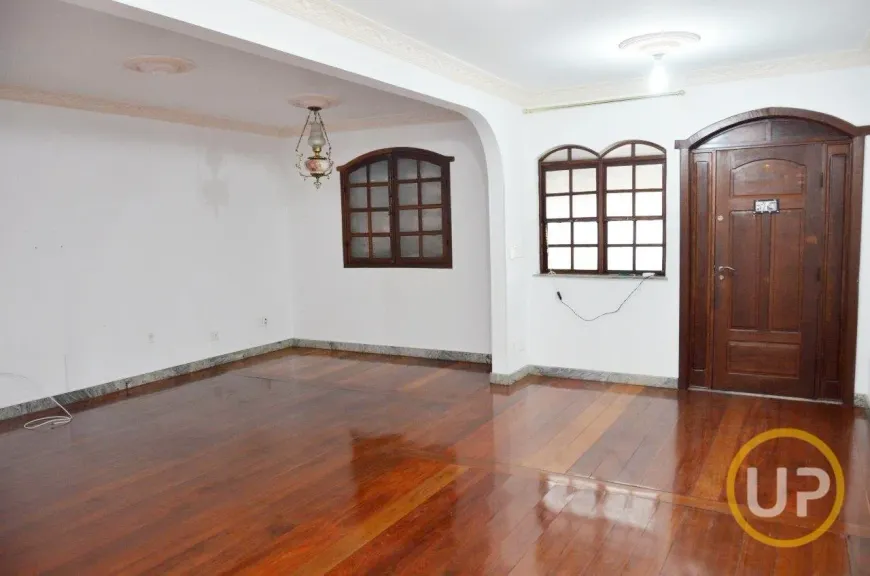 Foto 1 de Casa com 4 Quartos à venda, 263m² em Alto Barroca, Belo Horizonte