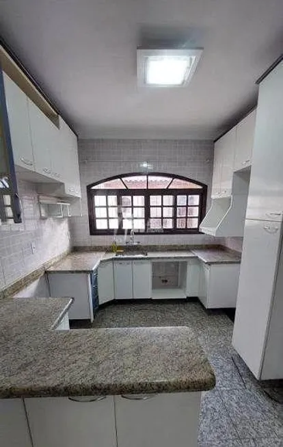 Foto 1 de Casa com 4 Quartos para alugar, 260m² em Campestre, Santo André