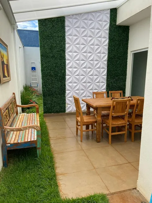 Foto 1 de Casa com 2 Quartos à venda, 70m² em Loteamento Portal do Vale II, Uberlândia