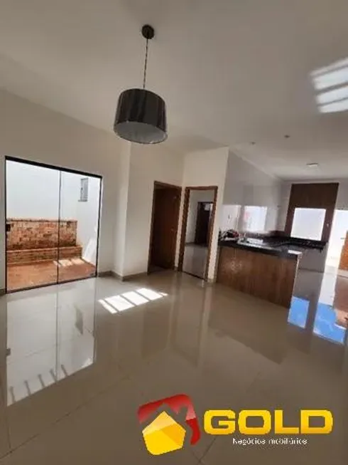 Foto 1 de Casa com 3 Quartos à venda, 140m² em Dona Zulmira, Uberlândia