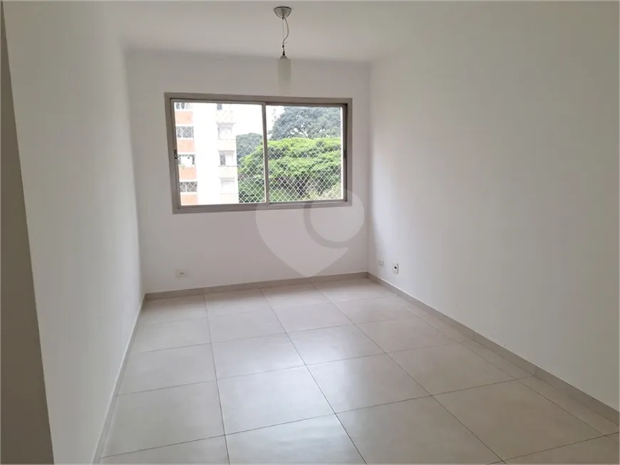 Foto 1 de Apartamento com 3 Quartos para alugar, 80m² em Moema, São Paulo