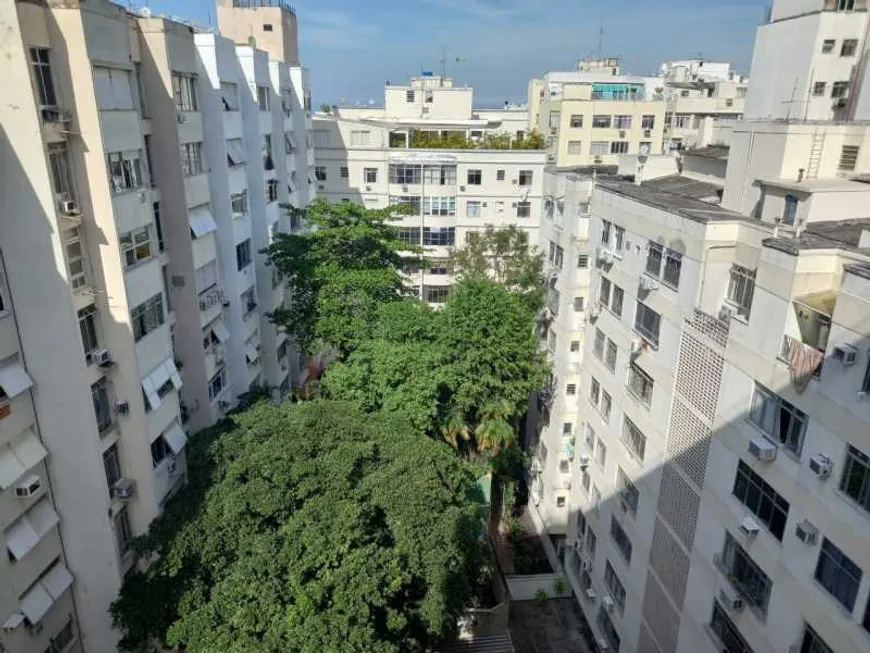 Foto 1 de Apartamento com 2 Quartos à venda, 70m² em Copacabana, Rio de Janeiro