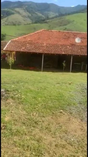 Foto 1 de Fazenda/Sítio com 2 Quartos à venda, 900m² em Zona Rural, Maria da Fé