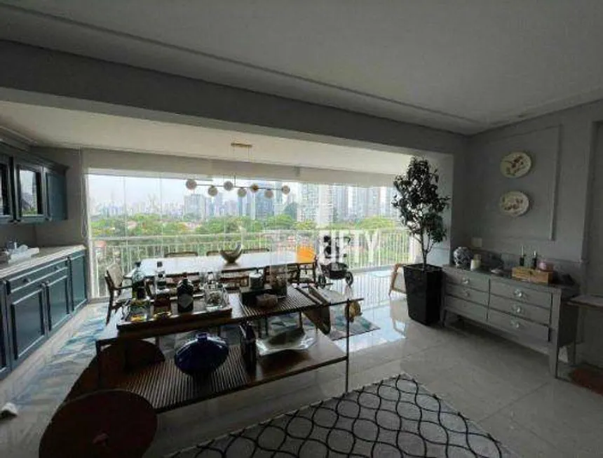 Foto 1 de Apartamento com 3 Quartos à venda, 175m² em Brooklin, São Paulo