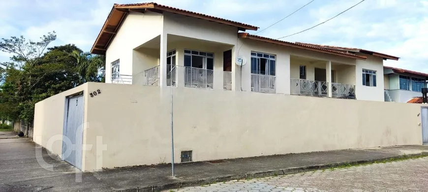 Foto 1 de Casa com 6 Quartos à venda, 345m² em Carianos, Florianópolis