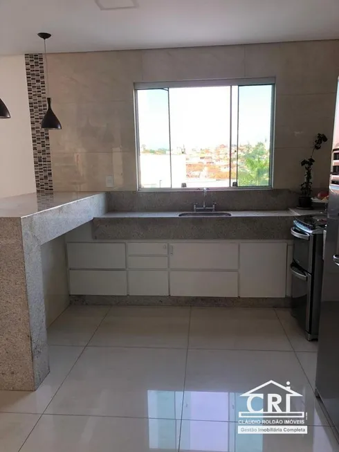 Foto 1 de Casa com 3 Quartos à venda, 180m² em Centro, Contagem