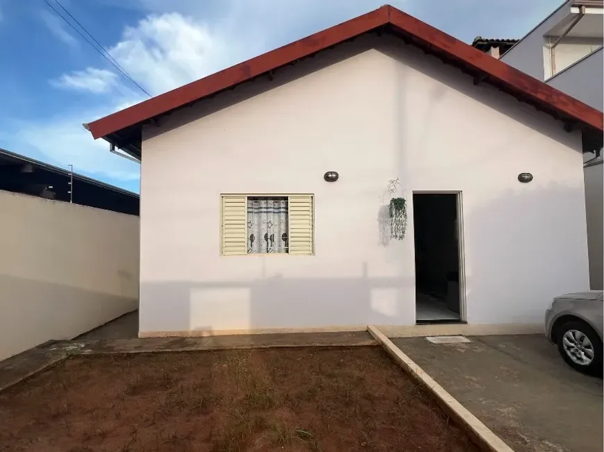 Foto 1 de Casa com 2 Quartos à venda, 70m² em Parque Clayton Malaman, Pirassununga