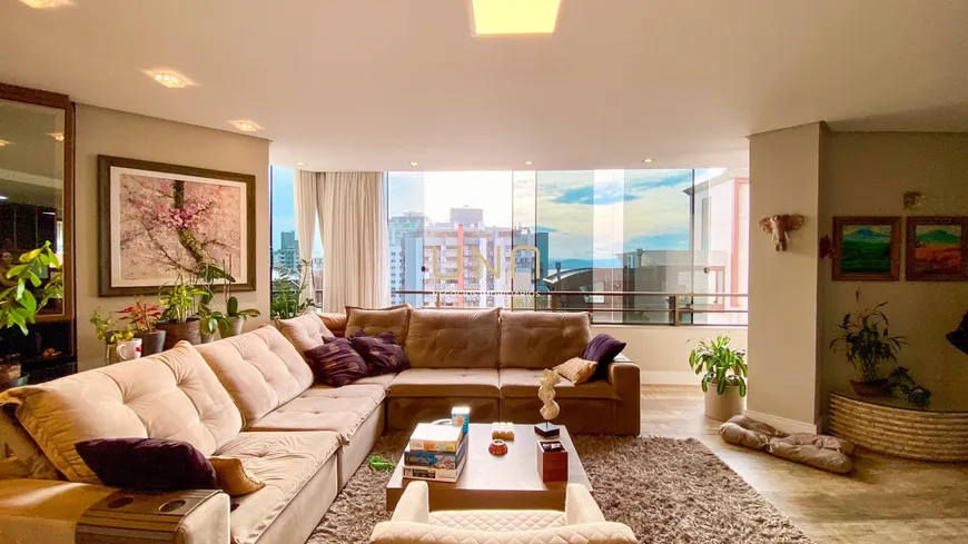 Foto 1 de Apartamento com 3 Quartos à venda, 206m² em Centro, Florianópolis