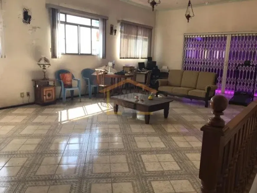 Foto 1 de Casa com 4 Quartos para alugar, 200m² em Santa Teresinha, São Paulo