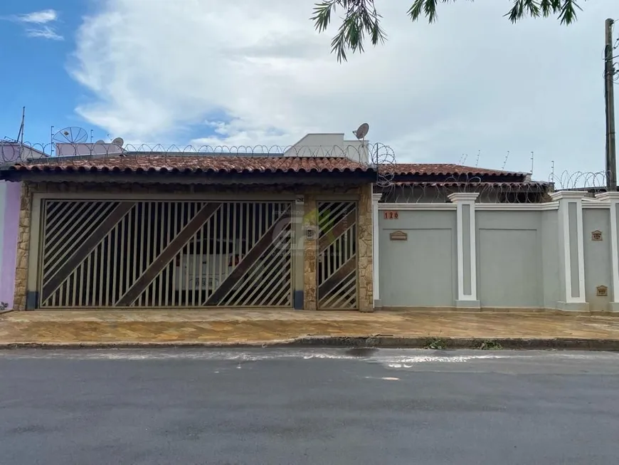 Foto 1 de Casa com 4 Quartos à venda, 216m² em Jardim Acapulco, São Carlos