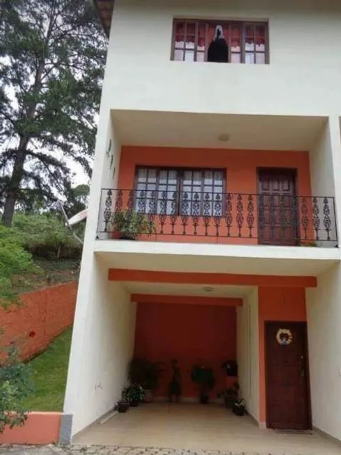 Foto 1 de Casa de Condomínio com 2 Quartos à venda, 121m² em Vale Feliz, Teresópolis