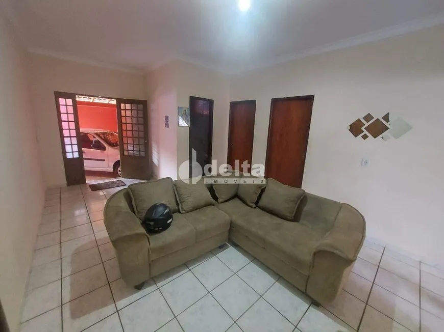 Foto 1 de Casa com 3 Quartos à venda, 260m² em Granada, Uberlândia