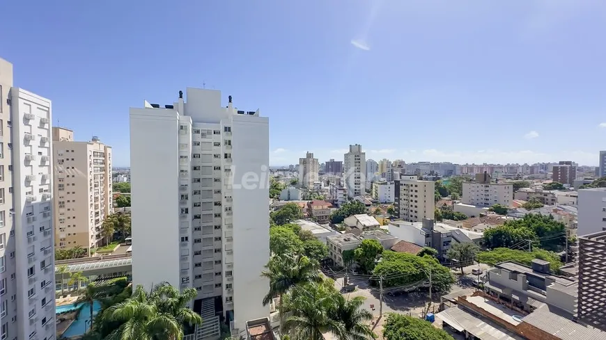 Foto 1 de Apartamento com 3 Quartos à venda, 79m² em Passo da Areia, Porto Alegre