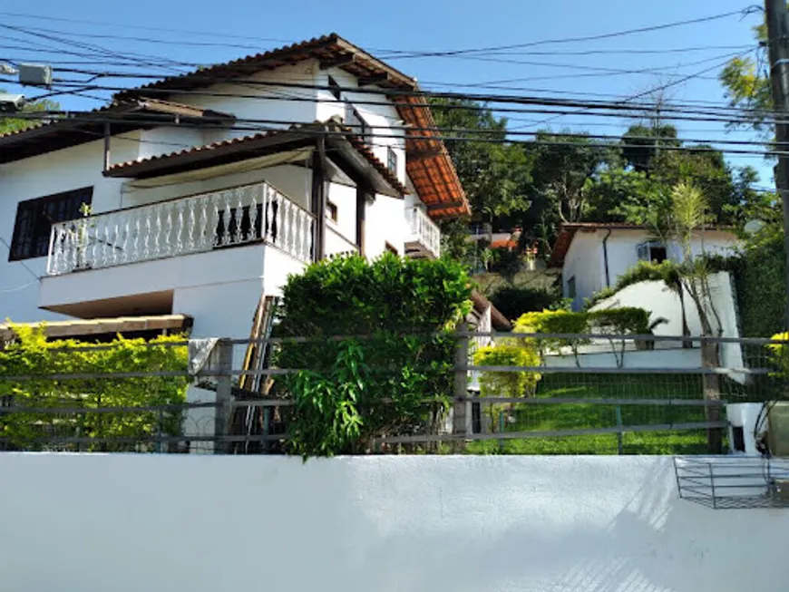 Foto 1 de Casa de Condomínio com 5 Quartos à venda, 195m² em Maria Paula, Niterói