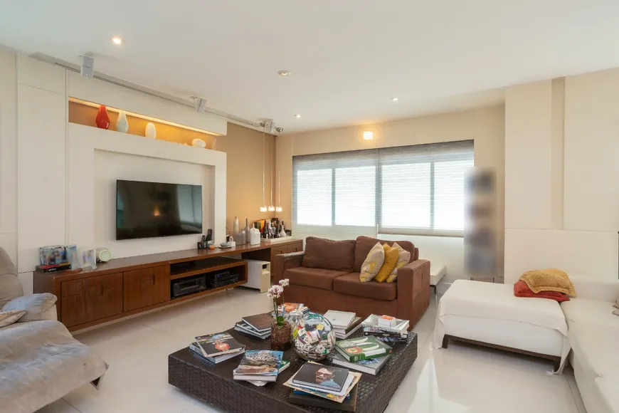 Foto 1 de Apartamento com 4 Quartos à venda, 235m² em Aclimação, São Paulo