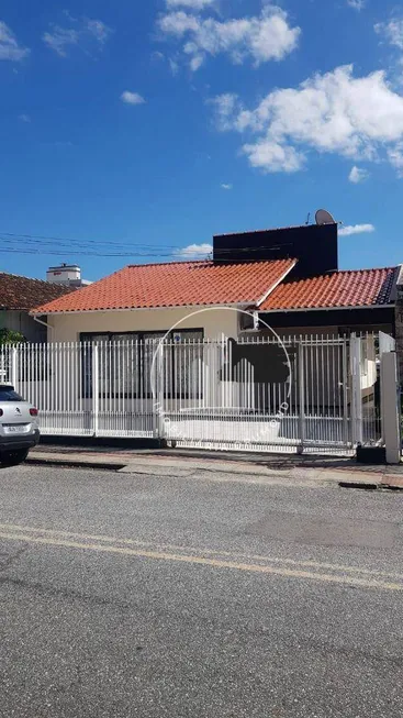 Foto 1 de Casa com 3 Quartos à venda, 164m² em Balneário, Florianópolis