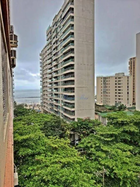 Foto 1 de Apartamento com 2 Quartos à venda, 90m² em Praia das Pitangueiras, Guarujá