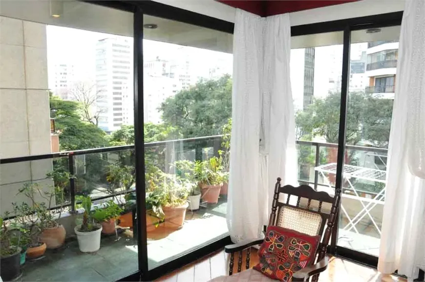 Foto 1 de Apartamento com 3 Quartos para venda ou aluguel, 195m² em Higienópolis, São Paulo