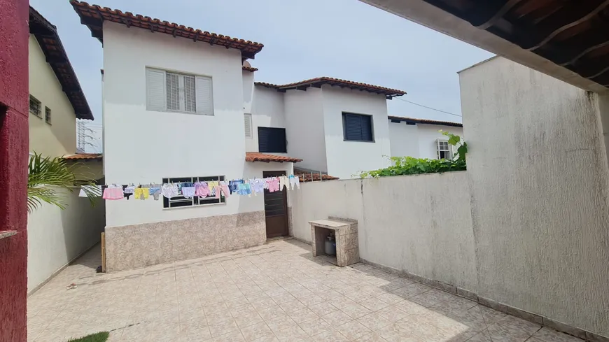 Foto 1 de Sobrado com 3 Quartos à venda, 180m² em Vila Lavínia, Mogi das Cruzes