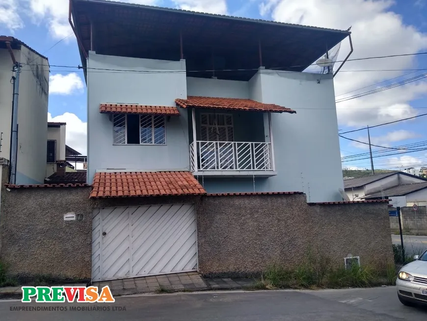 Foto 1 de Casa com 3 Quartos à venda, 200m² em Queluz, Conselheiro Lafaiete