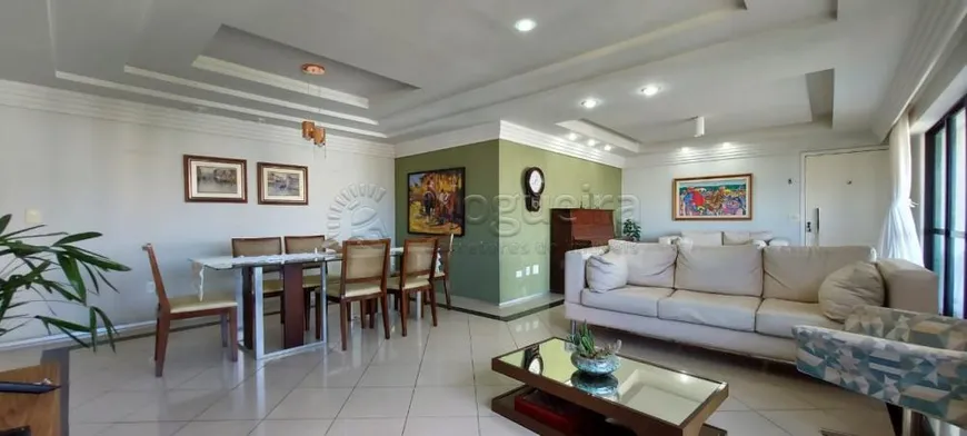 Foto 1 de Apartamento com 3 Quartos à venda, 201m² em Casa Forte, Recife