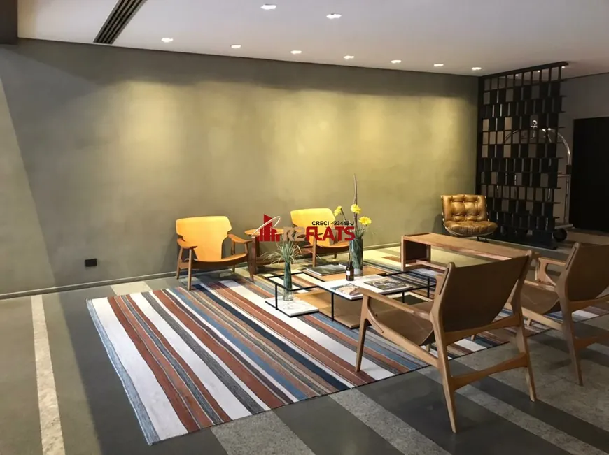 Foto 1 de Apartamento com 1 Quarto para alugar, 42m² em Jardim Europa, São Paulo