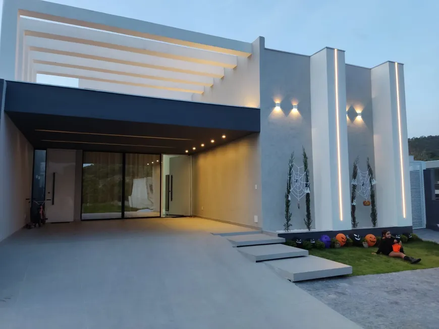 Foto 1 de Casa de Condomínio com 4 Quartos à venda, 500m² em Ponte Alta, Betim