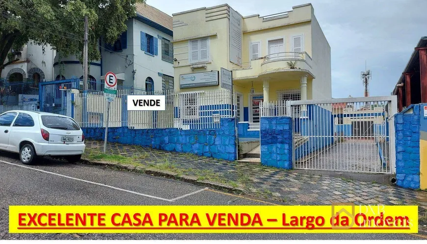 Foto 1 de Casa com 6 Quartos à venda, 311m² em Centro, Curitiba