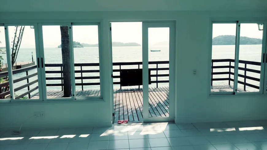 Foto 1 de Casa de Condomínio com 4 Quartos à venda, 143m² em Ponta do Sape Cunhambebe, Angra dos Reis