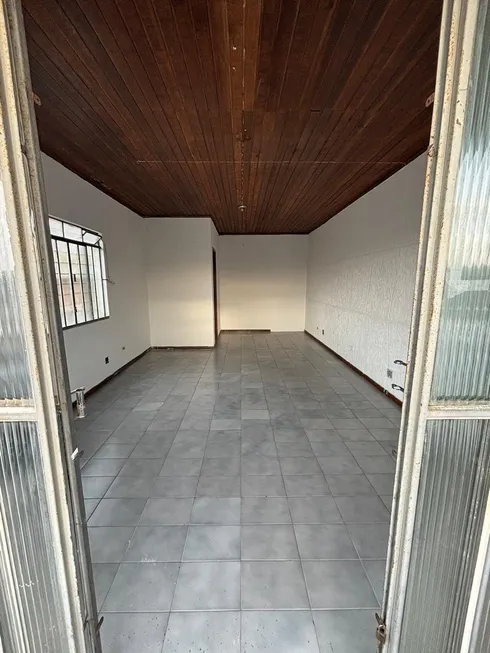 Foto 1 de Sala Comercial para alugar, 25m² em Guarani, Colombo