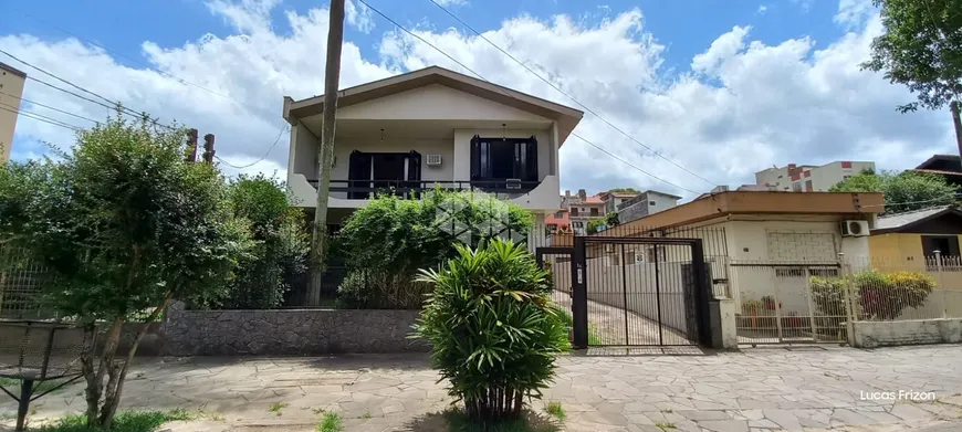 Foto 1 de Casa com 3 Quartos à venda, 270m² em Jardim Floresta, Porto Alegre